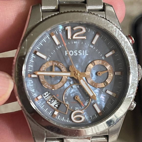 Womens watch - Picture 5 of 11